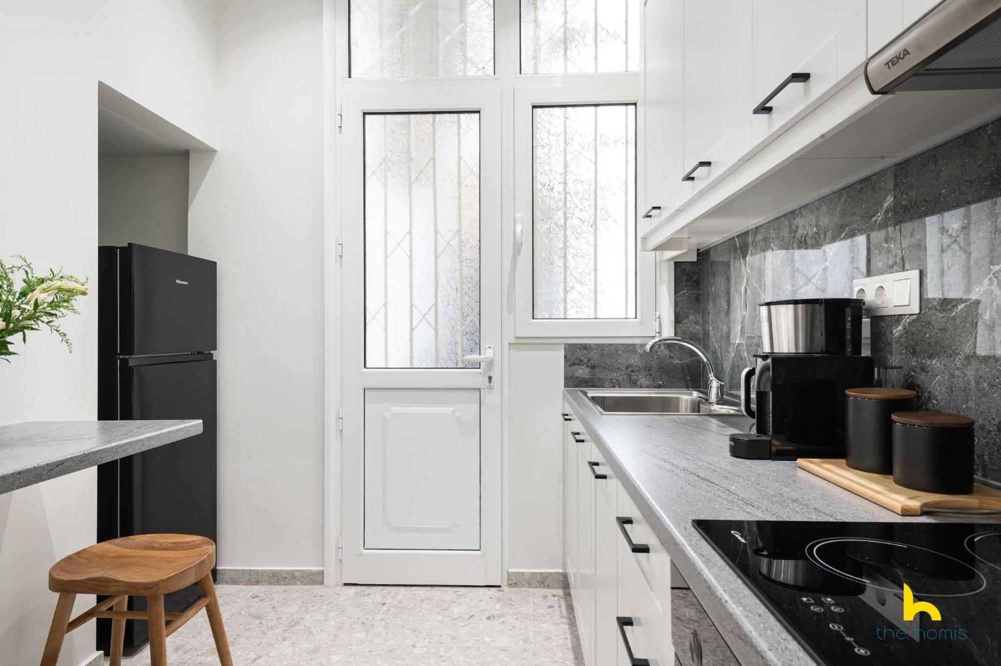 Contemporary 2-Bdr Apt Near Kalimarmaro & Alsos Park! Ateny Zewnętrze zdjęcie